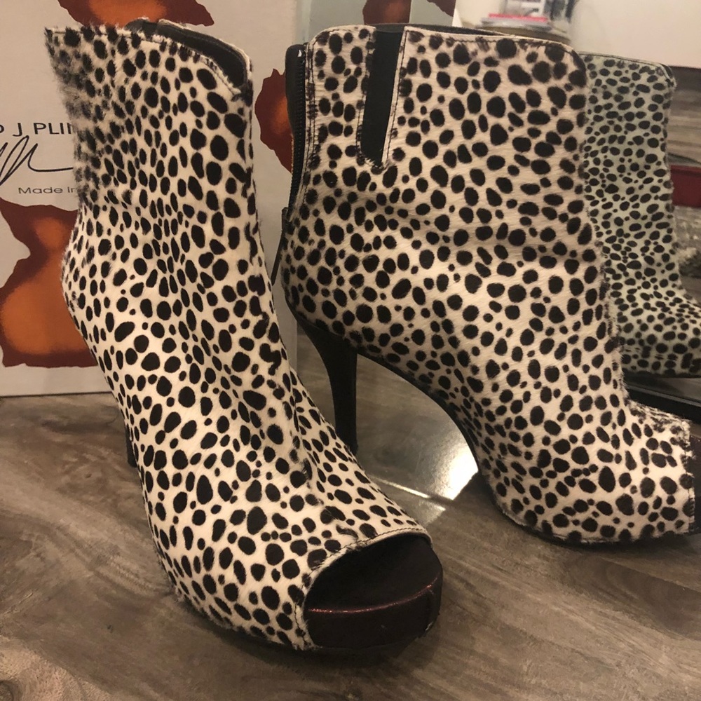 Like New Donald J Pliner Calf hair Booties
